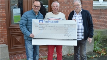 Spendenübergabe vom aufgelösten Verein Tourilox an "Bürger helfen Bürgern"