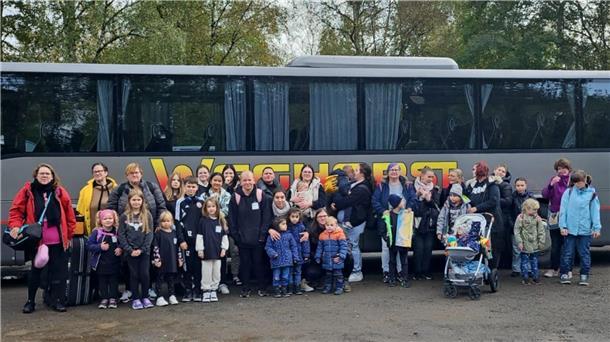 Eine Woche Urlaub für Mütter und Kinder aus Grünhöfe Rund 50 Teilnehmende bei der Urlaubsfahrt des Familienzentrums Grünhöfe in den Ferienpark Schloss Dankern