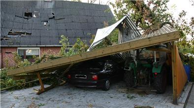 Bilder von Tornadoschäden