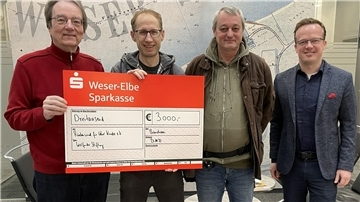 Übergabe des Spendenschecks von der Welfonder Stiftung an den Verein Rückenwind für Leher Kinder