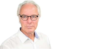 Mein Freund, der Zeitungshund: Jaghund bringt Zeitung zum Frühstück