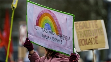 ZZ-Kommentar: Hunderttausende stehen auf für eine bunte Republik