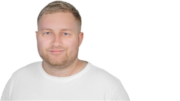 Mit dem vollgepackten Bollerwagen Bremerhaven erlebt Jullian Frey