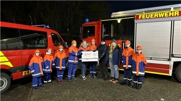 Bürgerverein Tossens übergibt Spende an Jugendfeuerwehr  