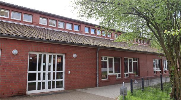 Zevener Notunterkunft wird wieder zur Sporthalle Die Notunterkunft wird nun wieder eine Turnhalle.