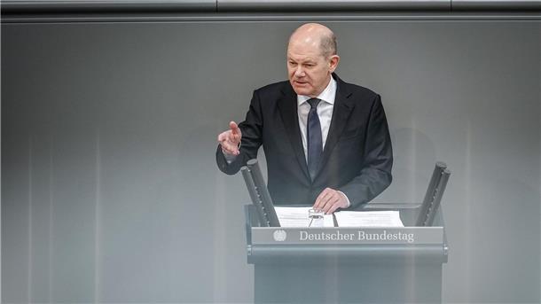 Kommentar: Kanzler im Bundestag - Auftritt des roten Sheriffs
