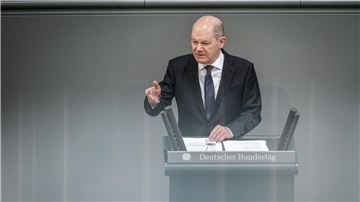 Kommentar: Kanzler im Bundestag - Auftritt des roten Sheriffs