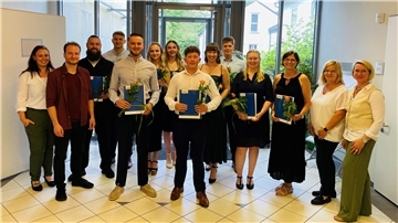 Die Absolventinnen und Absolventen der Ameos Physiotherapieschule