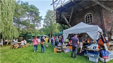 Marktstände rund um die Seefelder Mühle