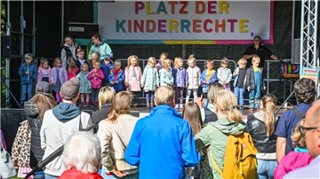 „Platz der Kinderrechte“ in Leherheide feierlich eröffnet „Platz der Kinderrechte“ in Leherheide feierlich eröffnet