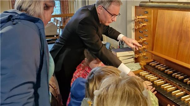 Kinder auf Orgel-Entdeckungstour in Bad Bederkesa Kinder auf Orgel-Entdeckungstour in Bad Bederkesa
