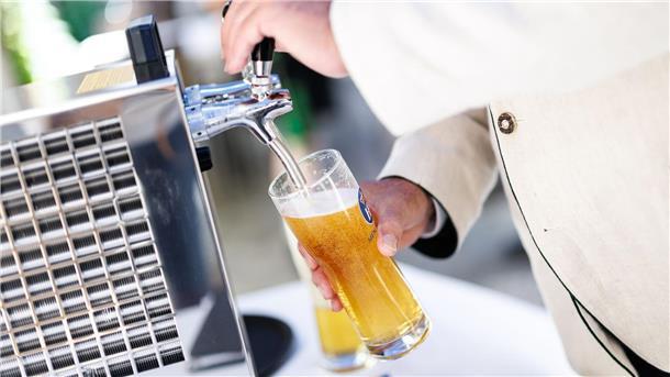 Bierdeckel, Bierflecken und eine Maß im Bundestag Bierdeckel, Bierflecken und eine Maß im Bundestag
