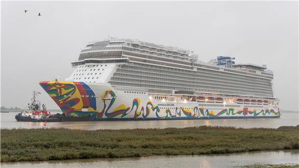 „Norwegian Encore“: Überführung auf der Ems läuft planmäßig „Norwegian Encore“: Überführung auf der Ems läuft planmäßig