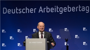 Kommentar: Wirtschaft mal anders - Pragmatismus statt Kanzler-Bashing