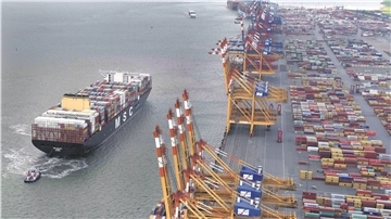 Größtes Containerschiff der Welt fährt Bremerhaven an