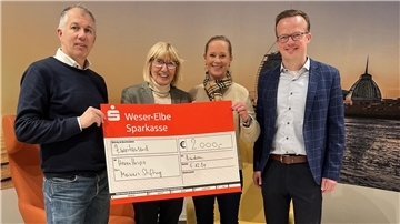 Übergabe eines Spendenschecks