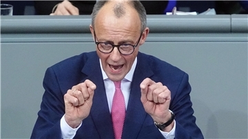 Friedrich Merz während einer Rede im Bundestag. Der Butjadinger CDU-Chef Johann Evers hält ihn als Kanzler für ungeeignet.