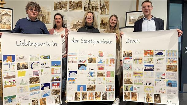 Die schönsten Plätze der Samtgemeinde auf drei Plakaten Vertreter der Samtgemeinde und der Schulen präsentieren die Plakate mit Motiven schönster Plätze.