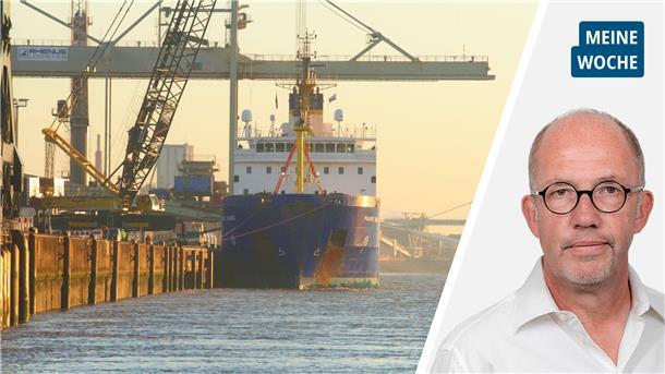 Ein Schiff liegt im Hafen von Nordenham an der Pier. Es ist der Atomfrachter „Pacific Grebe", der Castoren nach Nordenham gebracht hat. 