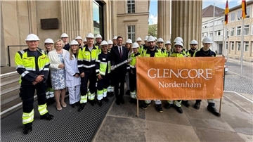 Eine Delegation von Glencore Nordenham gratuliert in Hannover dem neuen Ministerpräsidenten Olaf Lies.