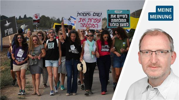 Menschen demonstrieren in Israel an der Grenze zum Gazastreifen für Frieden und die Freilassung der Geiseln.