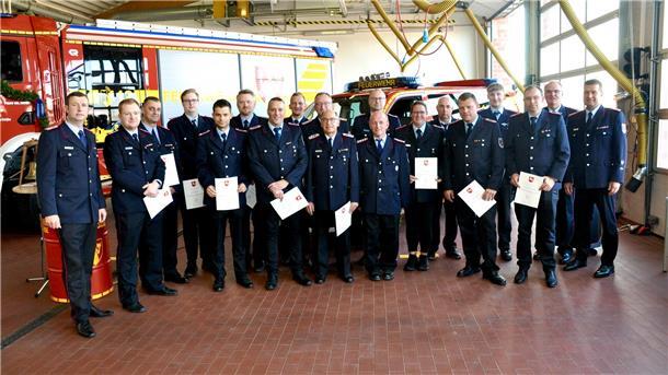 Feuerwehr-Mitglieder mit Hochwasser-Ehrennadel ausgezeichnet Feuerwehr-Mitglieder mit Hochwasser-Ehrennadel ausgezeichnet