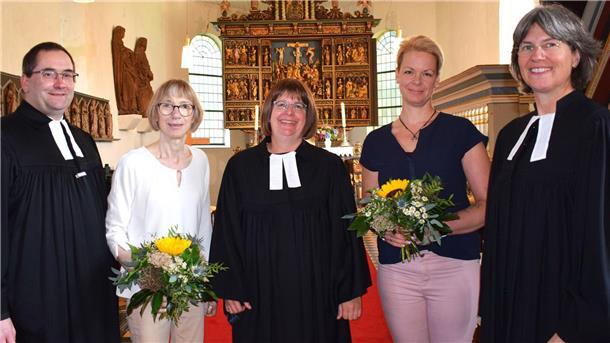 Silke Knieling (Zweite von links) und Jessica Petrasch (Zweite von rechts) sind die beiden neuen Kreissozialarbeiterinnen der Diakonie Cuxland.