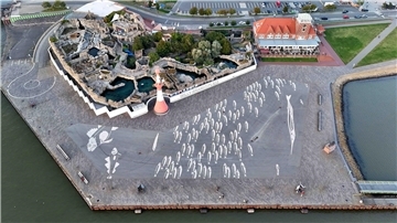 Street-Art von oben: Sicht auf Bremerhavens Fische