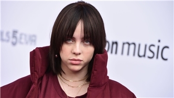 Billie Eilish taruert um ihre „lebenslange beste Freundin“.
