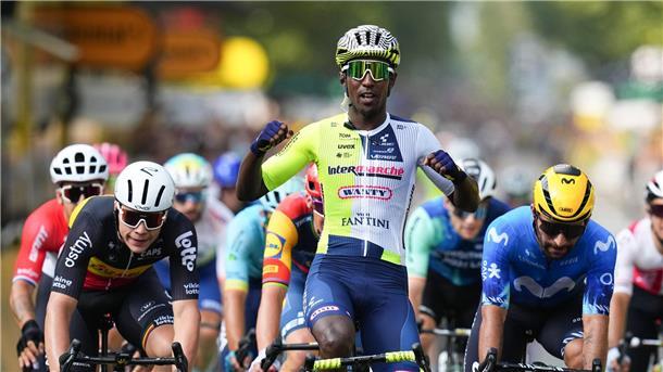„Unglaublich“: Eritreer Girmay gewinnt dritte Tour-Etappe Biniam Girmay aus Eritrea feiert seinen Sieg