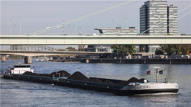 Länder fordern Neuausrichtung der Binnenschifffahrt Binnenschiffe werden wegen der Transformation zur Klimaneutralität künftig weniger Kohle und Öl transportieren.