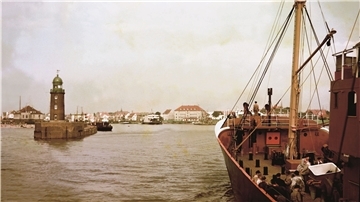 Bis in die 1950er Jahre hinein hatte die Kuppel des Leuchtfeuers auf der Nordmole noch einen grünen Anstrich.
