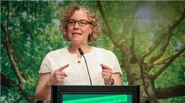 Bis spätestens 2027 soll nach jüngsten Angaben der Bundesregierung das Klimageld eingeführt werden - zu spät, findet Grünen-Fraktionsvize Julia Verlinden. Das Klimageld sei ein wichtiges Projekt der Ampel (Archivbild).