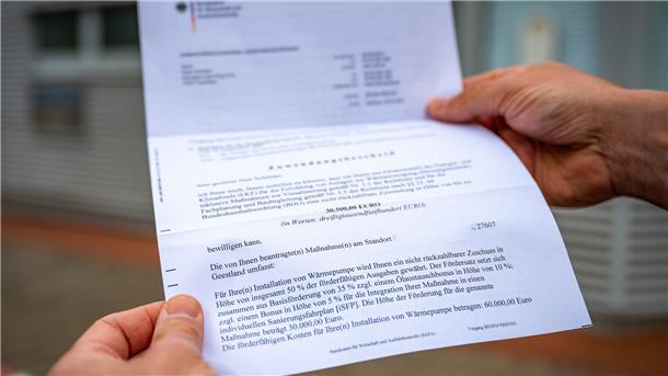 Gekürzte Förderung lässt Traum von Pelletheizung platzen Ein Förderbescheid des Bundesamtes für Wirtschaft und Ausfuhrkontrolle (BAFA) für den Einbau einer Wärmepumpe.