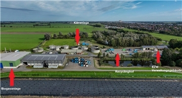 So trägt die GIB Entsorgung Wesermarsch am Standort Brake zum Umweltschutz bei Im Vordergrund steht die Biogasanlage, der Recyclinghof, das Verwaltungsgebäude und die Kläranlage im Hintergrund.