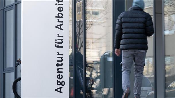 Kein Bürgergeld für neue Kriegsflüchtlinge aus der Ukraine Bislang hatten Ukraine-Flüchtlinge, die nicht selbst für ihren Lebensunterhalt sorgen können, gleich Anspruch auf Bürgergeld. Das soll sich nun ändern. (Symbolbild)
