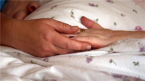 Hospize: Ruheoasen für Familien mit schwerkrankem Nachwuchs Bis zu 28 Tage pro Jahr dürfen Familien mit Kindern, die an lebensverkürzenden Krankheiten leiden, im stationären Kinderhospiz verbringen.