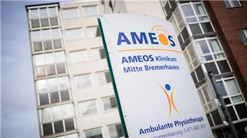 Blick auf das Ameos Klinikum Mitte in Bremerhaven im Februar 2024. 