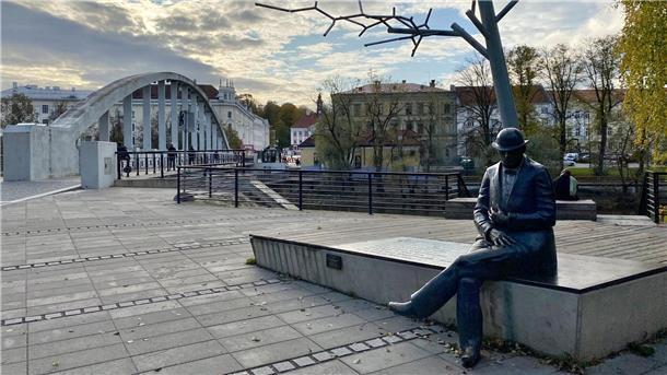 Kulturhauptstädte 2024: Bodø, Tartu und Bad Ischl Blick auf das Denkmal für den estnischen Journalisten und Dichter Johann Voldemar Jannsen in Tartu.