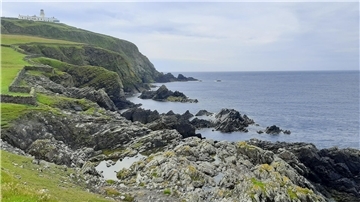 Blick auf das Sumburgh Head Lighthouse ganz im Süden der Shetland-Inseln