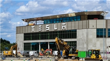 Blick auf das Werk der Tesla Gigafactory Berlin-Brandenburg.