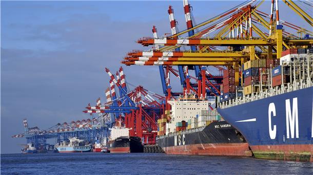 Die Problemzonen der Hafenhoheit Blick auf den Containerterminal
