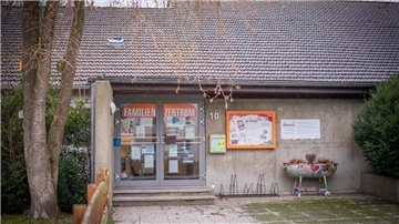 Blick auf den Eingang des Familienzentrums Grünhöfe. Foto: Hartmann