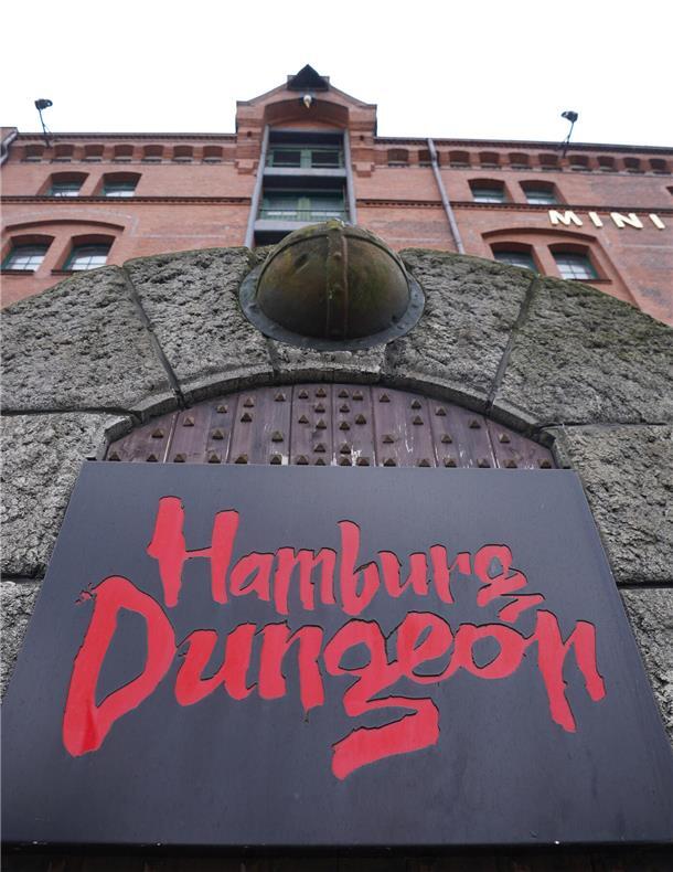 Krustenblut und "Kotzestreu": So geht Grusel-Inventur im Hamburg Dungeon Blick auf den Eingang des Hamburg Dungeons in der Speicherstadt.