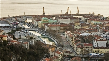 Blick auf den Hafen von Rijeka, Kroatien. Rijeka ist 2020 Europäische Kulturhauptstadt.
