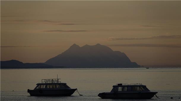 Titicacasee ist „Bedrohter See des Jahres 2023“ Blick auf den Illimani-Berg am Titicacasee.