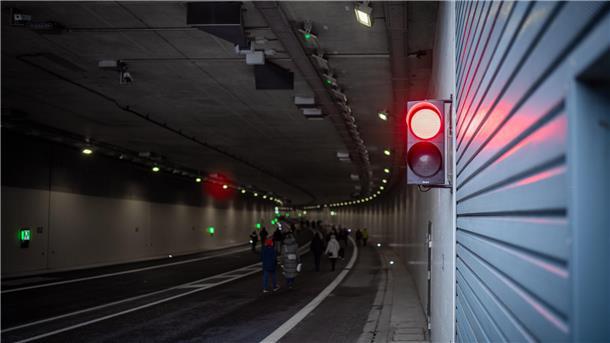 Bremerhaven feiert seinen Hafentunnel: Die schönsten Bilder von der Eröffnung Blick auf den Tunneleingang von der Westseite an der Wurster Straße.