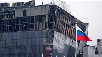 Blick auf die Crocus City Hall im Nordwesten Moskaus nach dem Terroranschlag. Mindestens 139 Menschen wurden getötet, rund 200 weitere verletzt.
