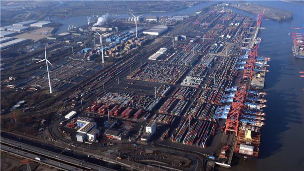 Das sagt der Bremer Senat zu den Plänen von MSC in Hamburg Blick auf die HHLA-Anlagen in Hamburg.