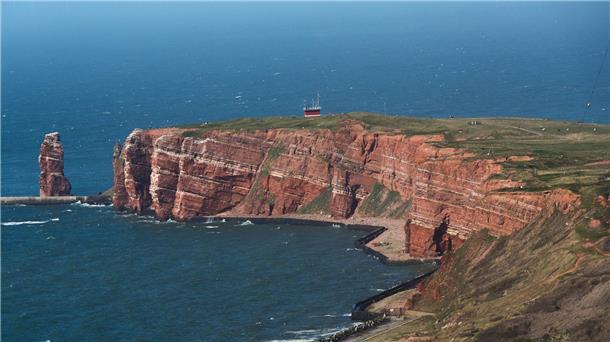 Touristen-Tipp: Neuer Service auf Helgolands kleiner Schwesterinsel „Düne“ Blick auf die Hochseeinsel Helgoland.